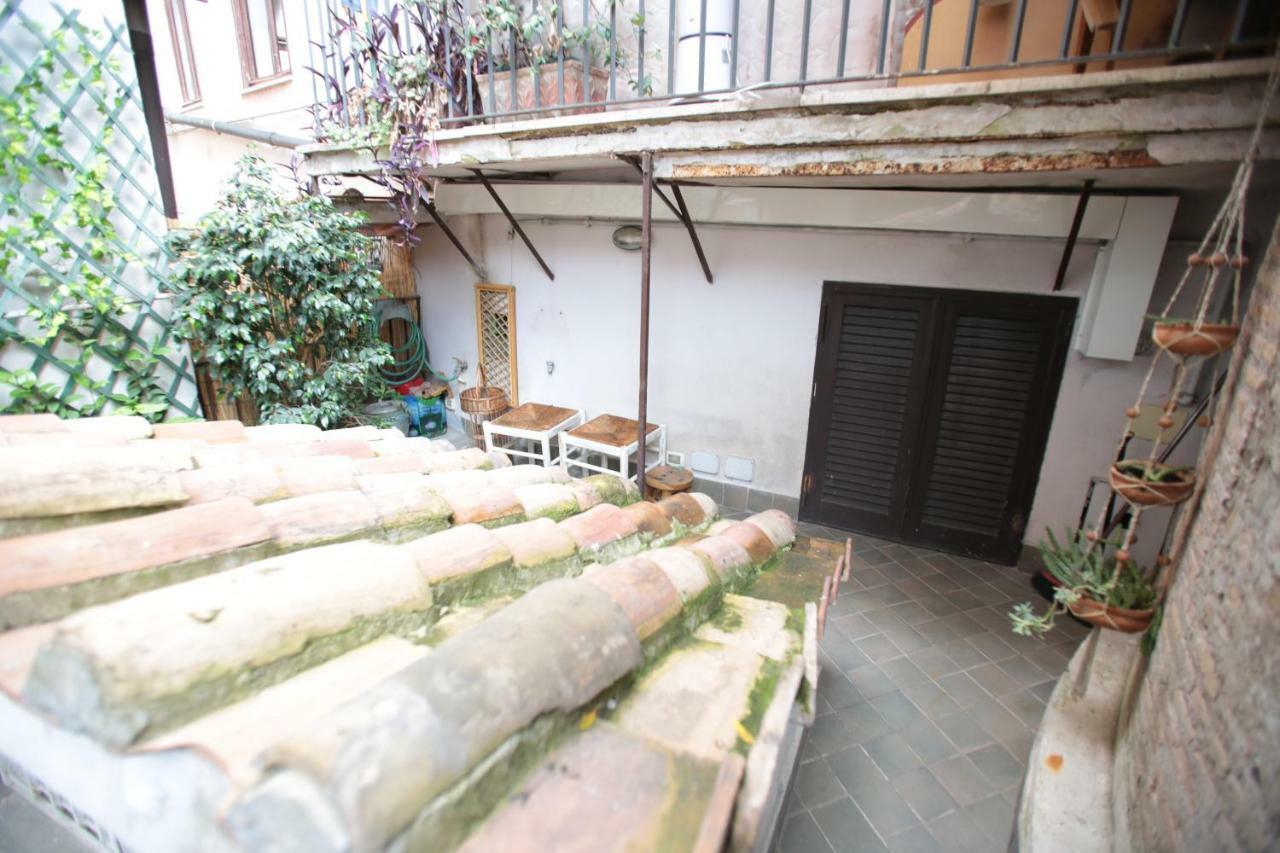 Un Tetto Al Pantheon Apartment Rome Exterior photo